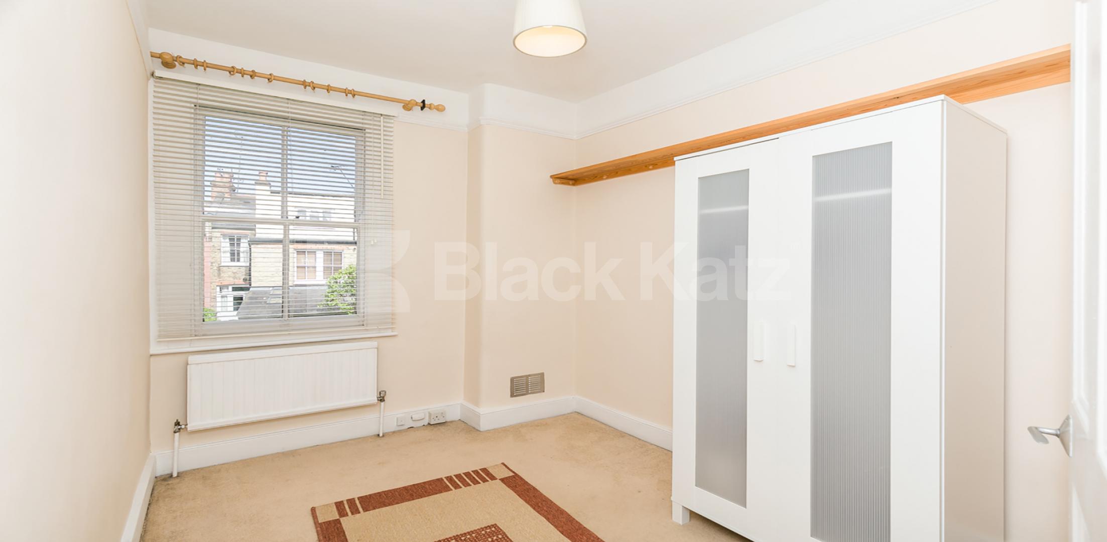 Modern and stylish bathroom 2 Bedroom Flat in Goodwyns Vale N10